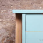 Bureau vintage et sa chaise casala en bois, pieds compas