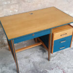 Bureau vintage chene bois bleu tiroirs gentlemen designers