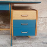 Bureau vintage chene bois bleu tiroirs gentlemen designers