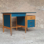 Bureau vintage chene bois bleu tiroirs gentlemen designers