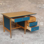 Bureau vintage chene bois bleu tiroirs gentlemen designers