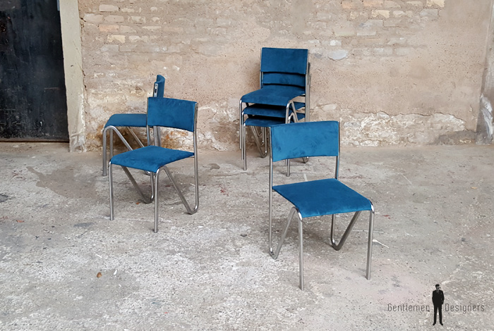Chaises vintage en velour bleu et pieds métal