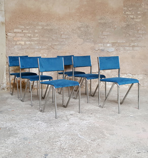 Chaises vintage en velour bleu et pieds métal