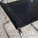4 chaises vintage tubulaire, style Breuer, cuir noir