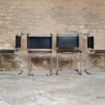 4 chaises vintage tubulaire, style Breuer, cuir noir