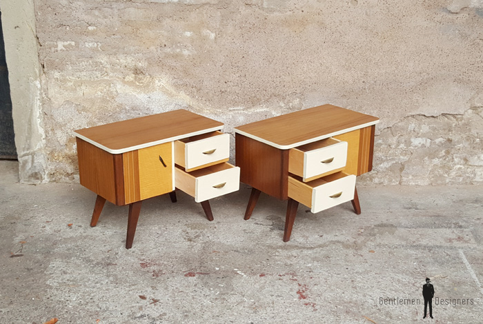Paire de chevet vintage style scandinave tiroirs et porte teck bois clair blanc gentlemen designers pieds compas