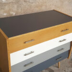 Commode vintage en bois gentlemen designers blanc gris chene scandinave