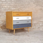 Commode vintage en bois gentlemen designers blanc gris chene scandinave