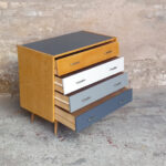 Commode vintage en bois gentlemen designers blanc gris chene scandinave