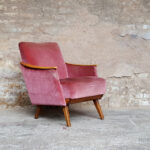Fauteuil vintage velours, nuances rose, pieds compas