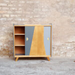 Meuble d’appoint vintage en bois, motifs graphique gris