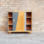 Meuble d’appoint vintage en bois, motifs graphique gris gentlemen designers