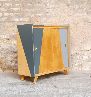 Meuble d’appoint vintage en bois, motifs graphique gris