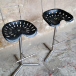 Tabouret vintage haut siège de tracteur en métal gentlemen designers