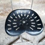 Tabouret vintage haut siège de tracteur en métal gentlemen designers
