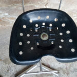 Tabouret vintage haut siège de tracteur en métal gentlemen designers