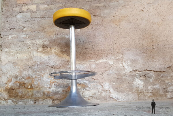 Tabouret haut vintage de bar haut, assise skaï jaune gentlemen designers