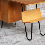 Bureau vintage en bois et métal, 3 tiroirs, Jacques Hitier