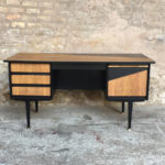 Bureau vintage noir et bois, graphique, pieds compas gentlemen designers