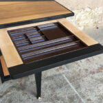 Bureau vintage noir et bois, graphique, pieds compas gentlemen designers