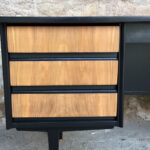 Bureau vintage noir et bois, graphique, pieds compas gentlemen designers