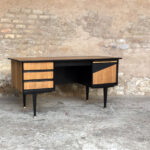 Bureau vintage noir et bois, graphique, pieds compas gentlemen designers
