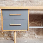 Bureau vintage graphique, gris et vert, pieds compas, bois gentlemen designers
