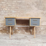 Bureau vintage graphique, gris et vert, pieds compas, bois gentlemen designers