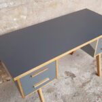 Bureau vintage graphique, gris et vert, pieds compas, bois gentlemen designers