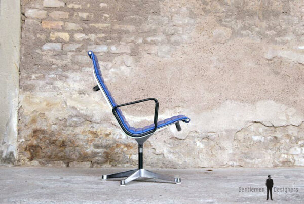 Fauteuil vintage bleu estampillé, EA116, EAMES, Herman Miller gentlemen designers icon design