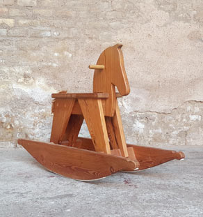 cheval de bois ancien à bascule