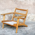 Fauteuil, chauffeuse vintage Hans Wegner, scandinave GENTLEMEN DESIGNERS // Mobilier vintage. Designers danois. Danemark. Design. Tissus bois clair chene estampillage
