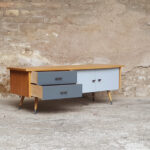 Meuble bas tv vintage,pieds compas, 2 tiroirs, 1 porte gentlemen designers