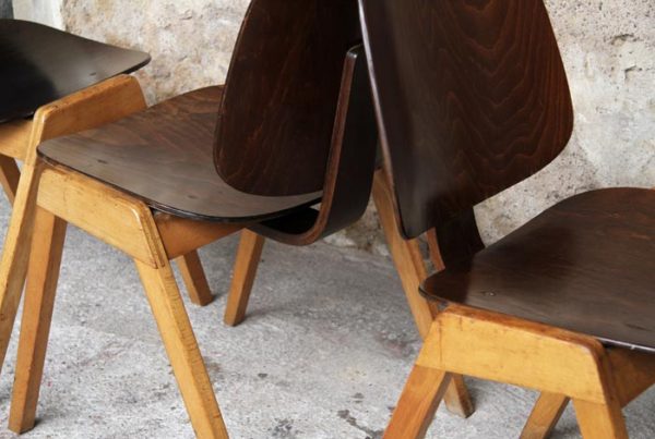 Rare lot de chaises vintage en bois signées Thonet gentlemen designers