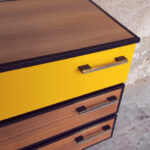 Meuble buffet à tiroirs, vintage relooké, jaune, noir, teck gentlemen designers