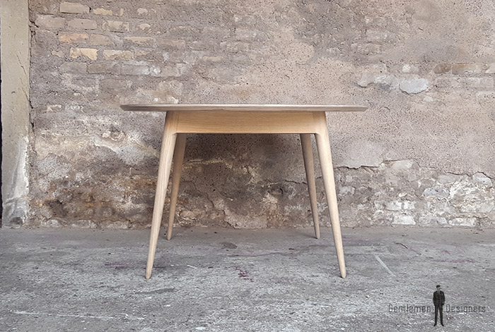 Table_manger_ronde_stratifié_gris_fenix_mobilier_vintage_sur_mesure_creation_design_annee_50_60_fabriquer_france_made_in_gentlemen_designers_strasbourg_alsace_francais_01-(2)