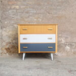 Commode vintage 3 tiroirs, gris, bois, pieds compas gentlemen designers