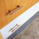 Commode vintage 3 tiroirs, gris, bois, pieds compas gentlemen designers