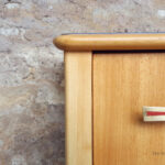 Commode vintage 3 tiroirs, gris, bois, pieds compas gentlemen designers