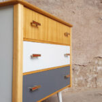 Commode vintage 3 tiroirs, gris, bois, pieds compas gentlemen designers