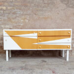 Meuble bas tv vintage graphique, bois, blanc, pieds compas gentlemen designers
