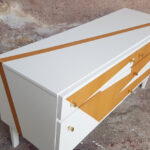 Meuble bas tv vintage graphique, bois, blanc, pieds compas gentlemen designers