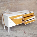 Meuble bas tv vintage graphique, bois, blanc, pieds compas gentlemen designers