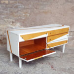 Meuble bas tv vintage graphique, bois, blanc, pieds compas gentlemen designers