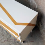 Meuble bas tv vintage graphique, bois, blanc, pieds compas gentlemen designers