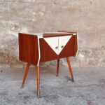 Chevet vintage teck, meuble d'appoint 2 portes, graphique console gentlemen designers