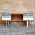 Bureau vintage en teck, recto/verso, dégradé de gris gentlemen designers