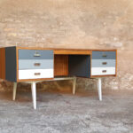Bureau vintage en teck, recto/verso, dégradé de gris gentlemen designers
