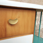 Table de chevet vintage, blanc et vert, tiroirs et barreaux
