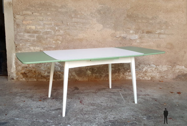 Table vintage à rallonge, blanche et verte, pieds compas Gentlemen Designers